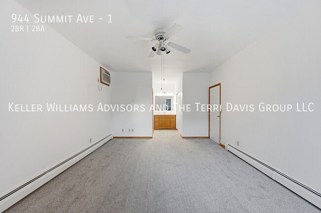 Building Photo - 944 Summit Ave