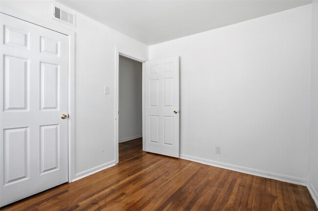 Building Photo - 5622 Woodgreen St