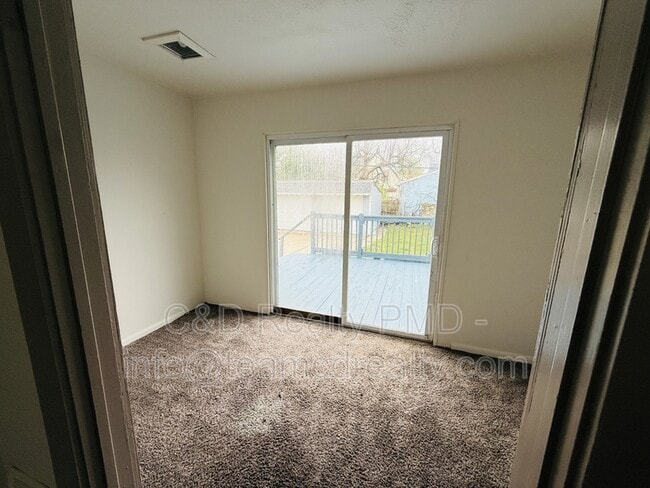 Building Photo - 2115 W 105th St