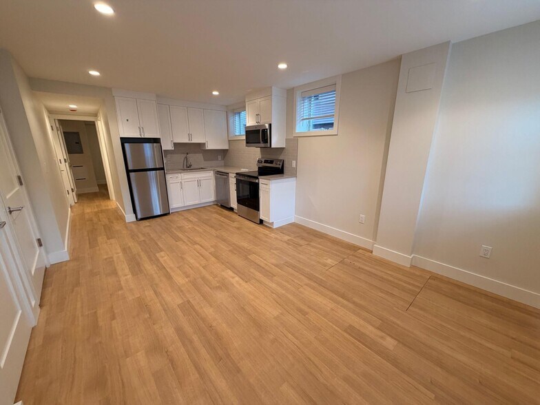 Building Photo - 910 Massachusetts Ave