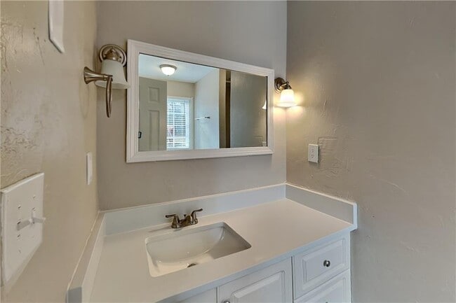 Building Photo - 284 Kent Ln