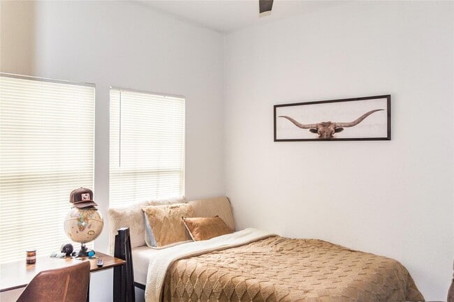 Building Photo - 3410 Speedway