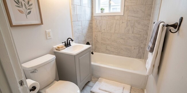 Building Photo - CHARMING SINGLE-FAMILY HOME IN GARY – AVAILABLE NOW!