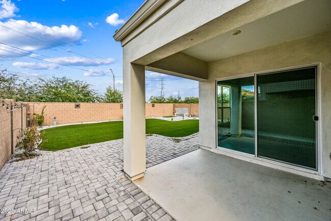 Building Photo - 2320 E Saguaro Park Ln