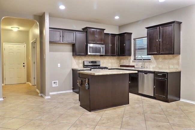 Building Photo - 211 Finch Knoll