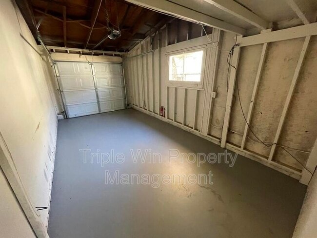 Building Photo - 410 Ridge Dr