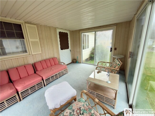 Building Photo - 32 Maple St