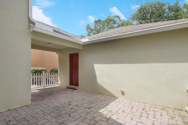 Building Photo - 1999 SE Oldsmar Rd