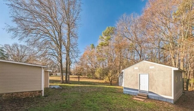 Building Photo - Welcome to this Newly renovated  3 bedroom...
