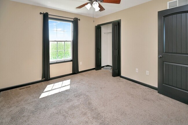 Building Photo - 1204 Ledgestone Dr