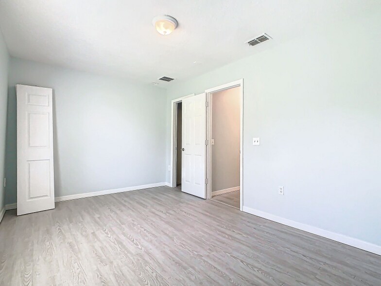 Building Photo - 249 Royal Palm Dr