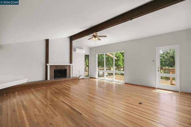 Building Photo - 165 Topaz Ln