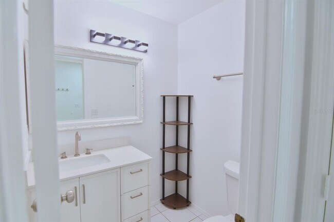 Building Photo - 72 Lakepointe Cir