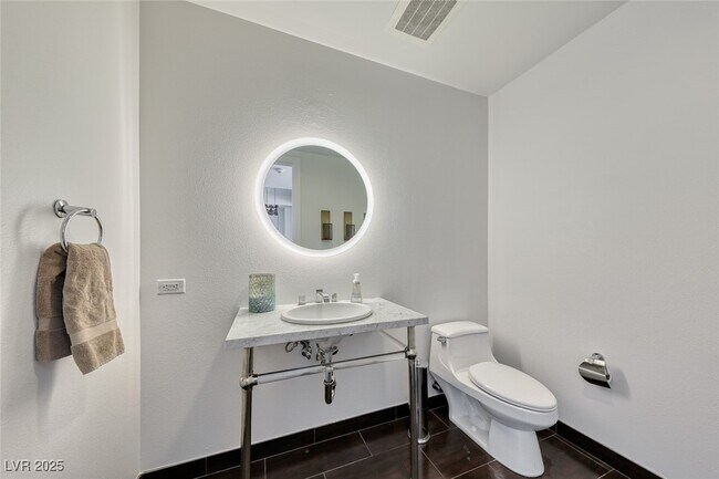 Building Photo - 4525 Dean Martin Dr