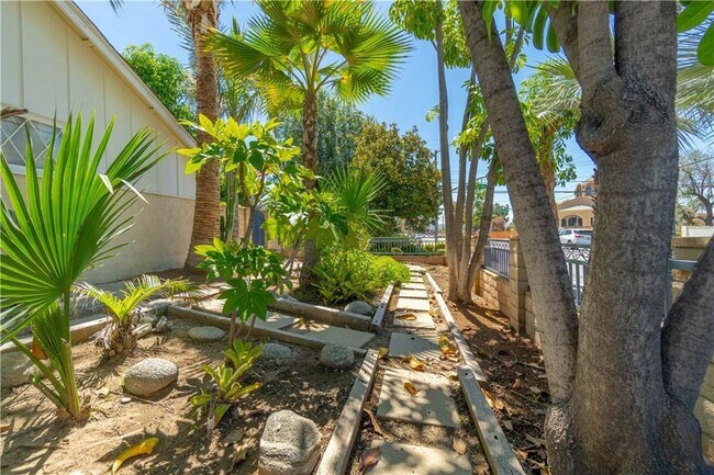 Building Photo - 1114 N Bonnie Cove Ave