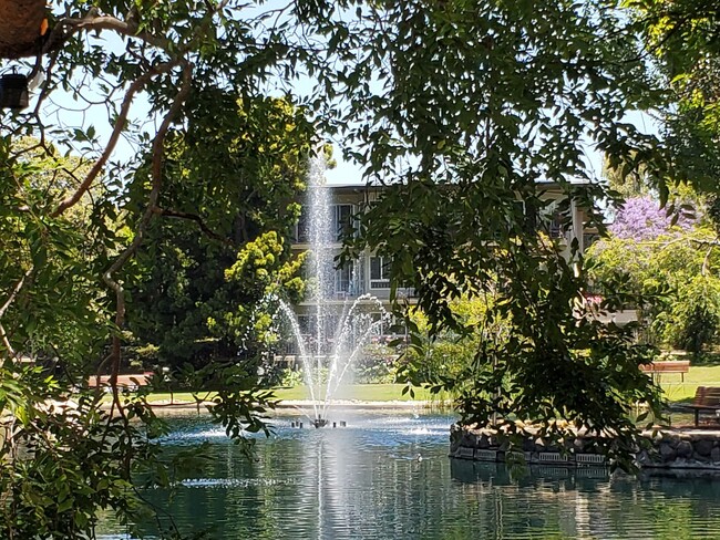 Building Photo - Woodlake Studio