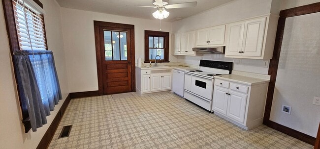 Building Photo - Lovely in Milner