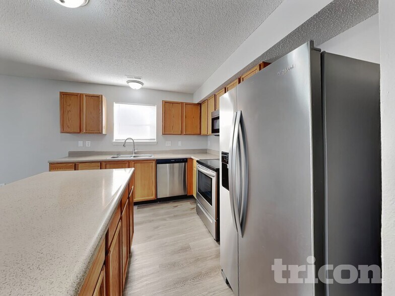 Building Photo - 676 Blue Meadow Dr