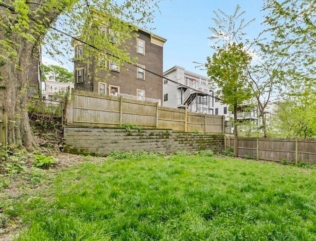 Building Photo - 25 Chilcott Pl