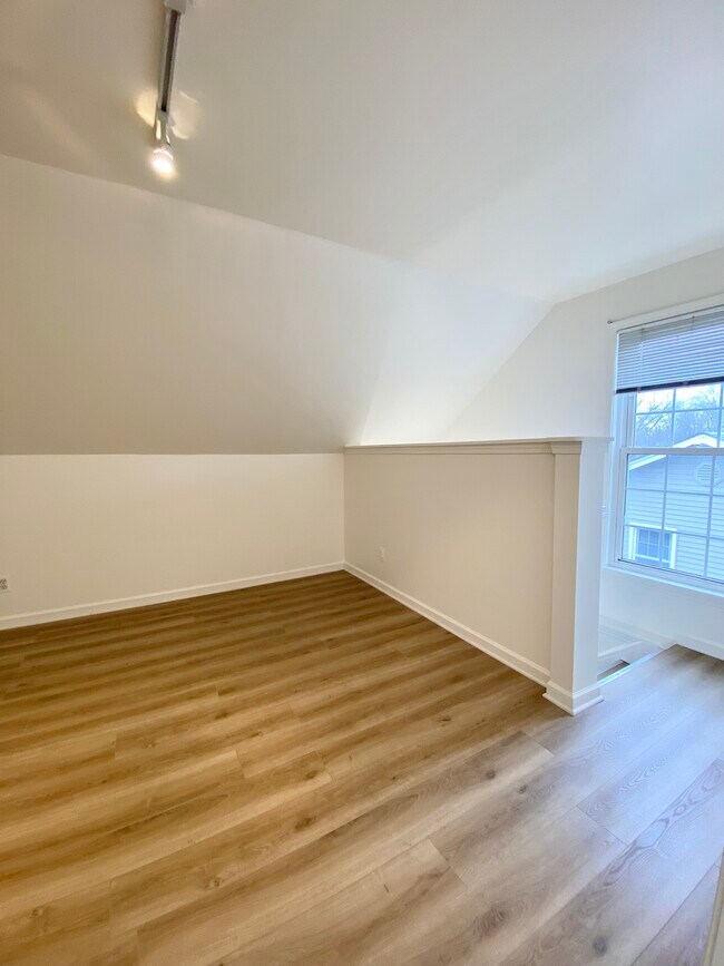 Building Photo - 1471 Bird Ave