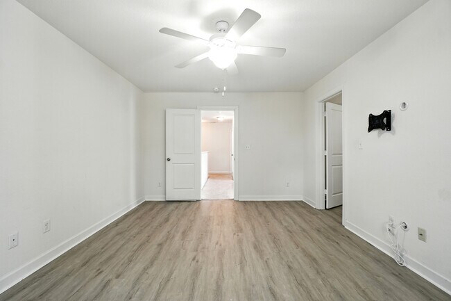 Building Photo - 5440 Safe Harbour Way