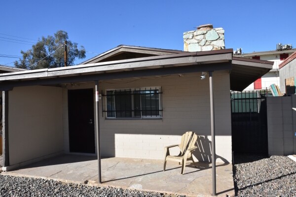 Building Photo - 1514 W Palmer Dr.