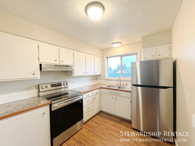 Primary Photo - 32786 E Pearl St