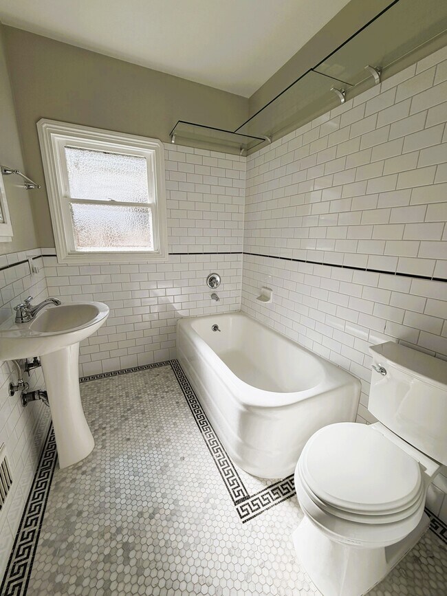 Building Photo - 1803 N Flower St