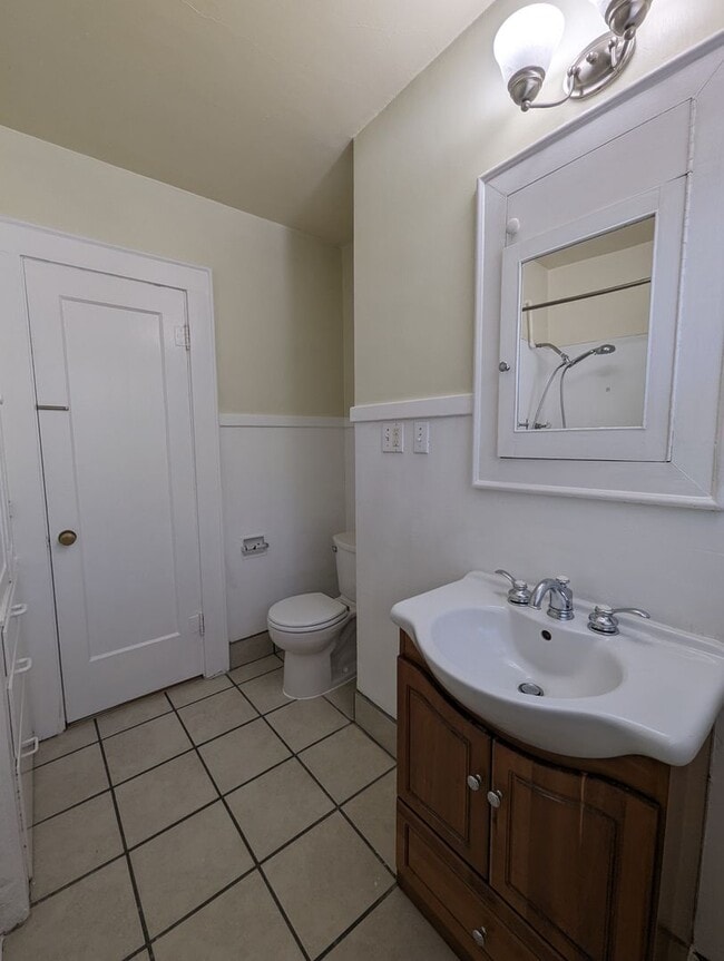 Building Photo - Nice 2 Bedroom, 1-Bath Bungalow Style Home!