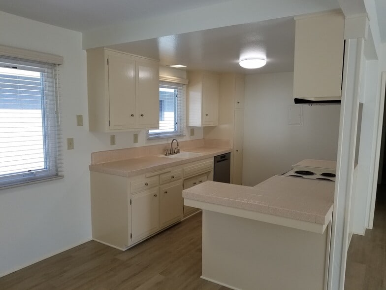 Kitchen - 1100 Opal St