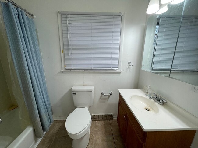 Building Photo - Three Bedroom Home in Portage