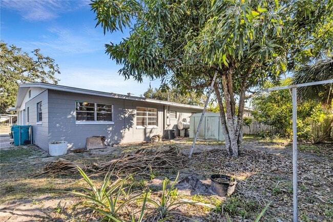 Building Photo - 324 N Lakeland Ave