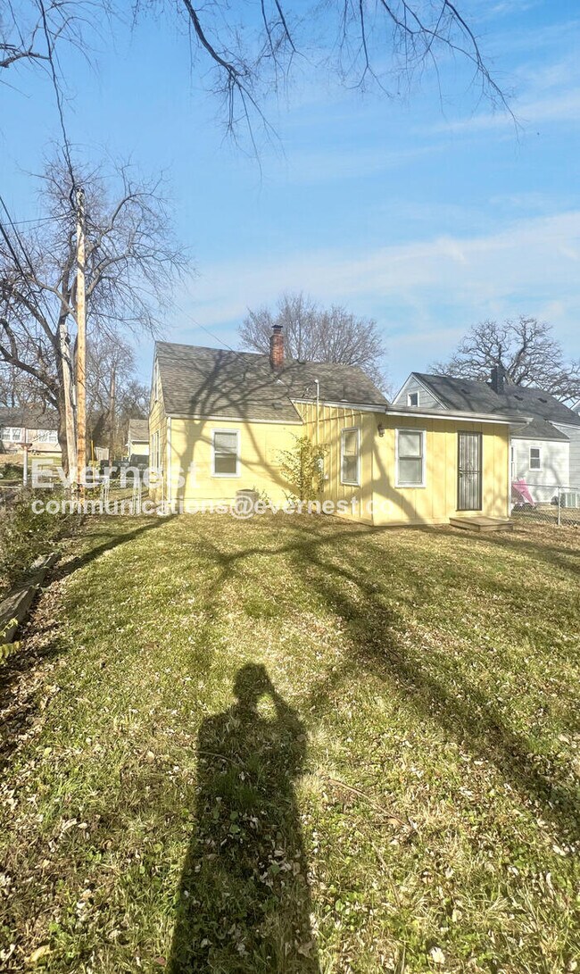 Building Photo - 2811 E 58th St