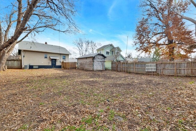 Building Photo - 637 S Holyoke St