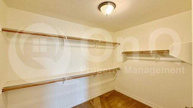 Building Photo - 1456 E 9th St