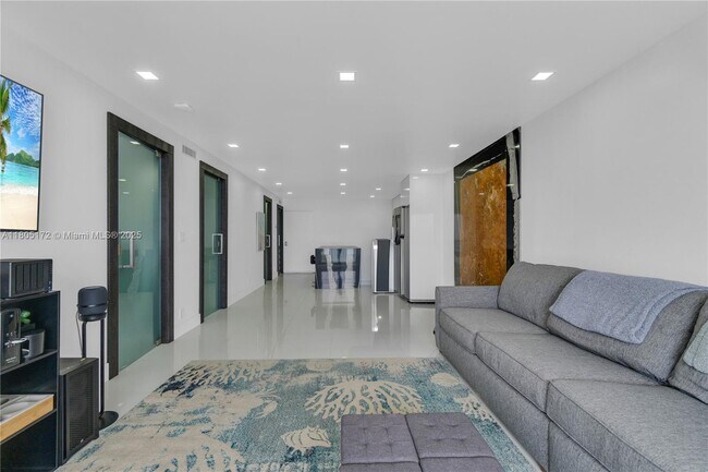 Building Photo - 400 N Surf Rd