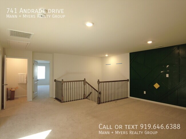 Building Photo - 741 Andrade Dr