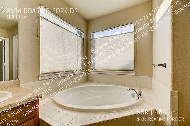 Building Photo - 8436 Roaring Fork Dr
