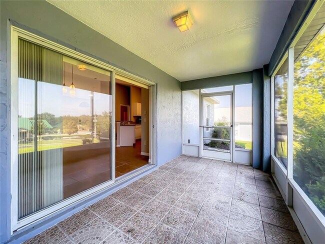 Building Photo - 1364 Hillview Dr