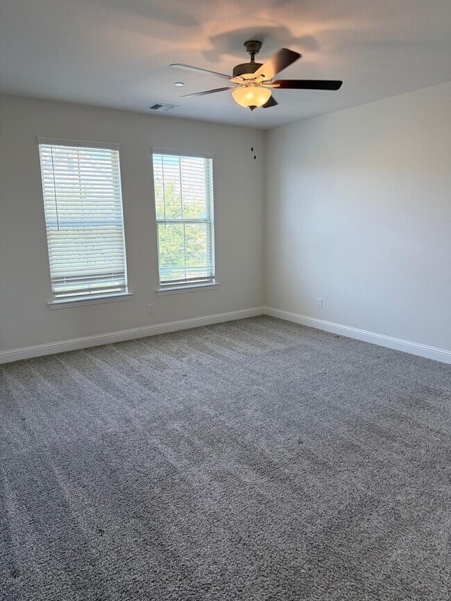Building Photo - 4717 Piedras Lanzar Dr