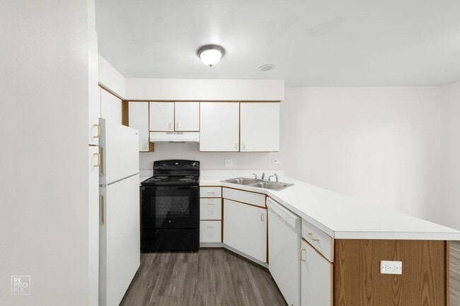 Building Photo - Two Bedroom Condo in Wheaton