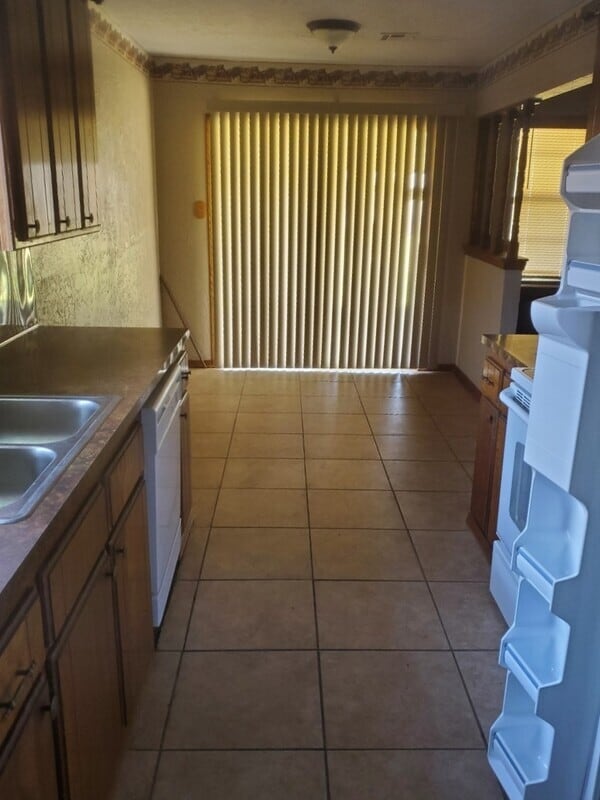 Building Photo - 105 SE Tattershall Way