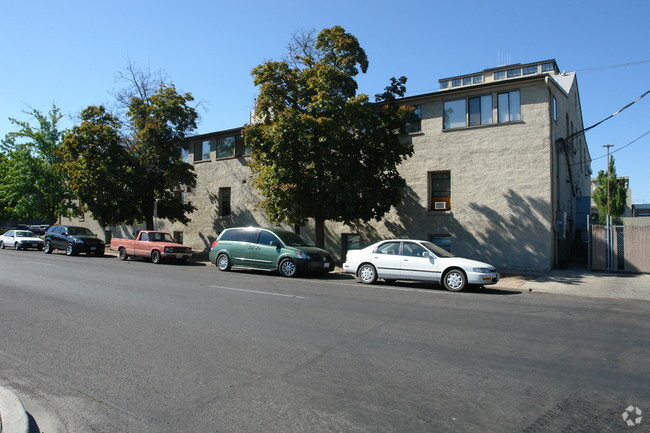 Building Photo - Chestnut Manor Apartments