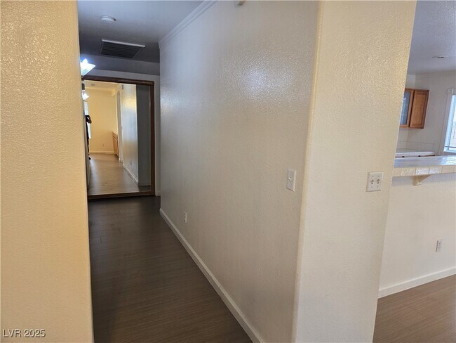 Building Photo - 326 Laguna Glen Dr