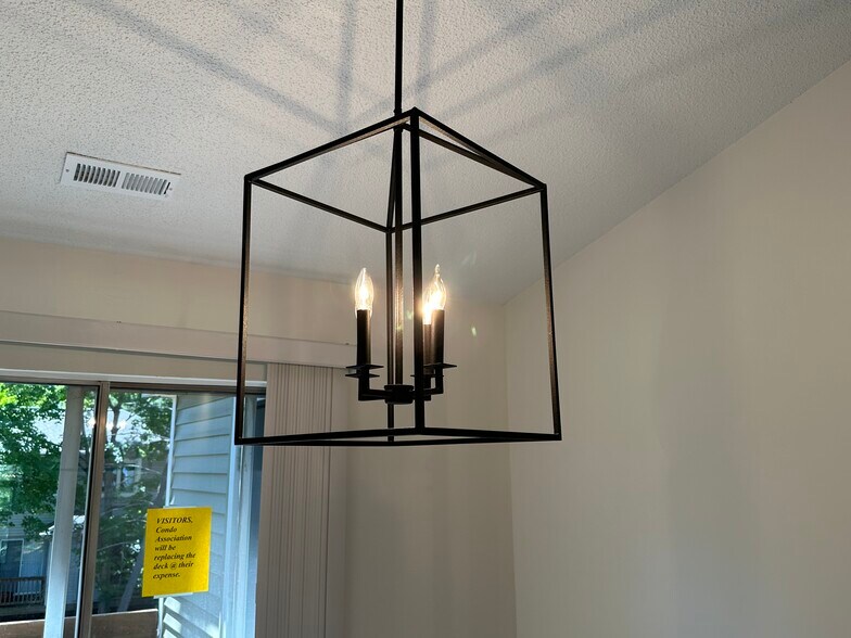 Building Photo - 1605 Thrush Ter