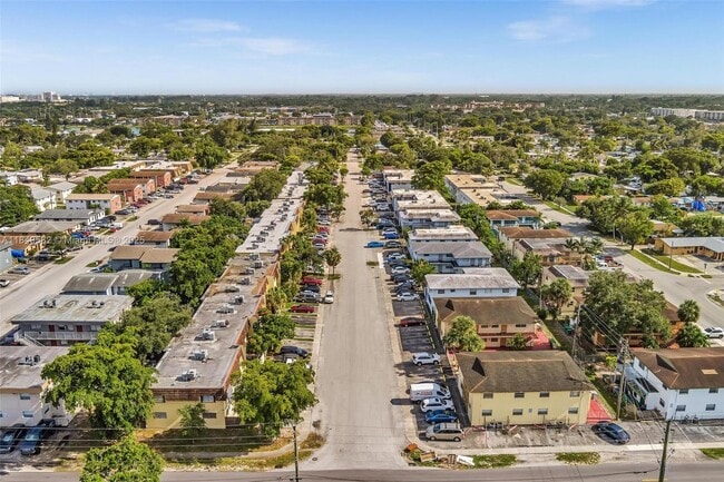 Building Photo - 3750 SW 60th Terrace