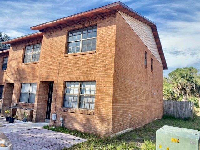 Building Photo - 1906 South St