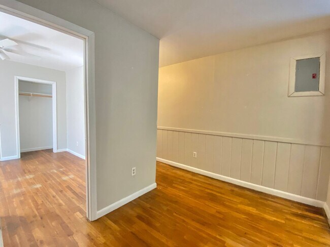 Building Photo - PRE LEASING NOW - AVAILABLE 7/14
