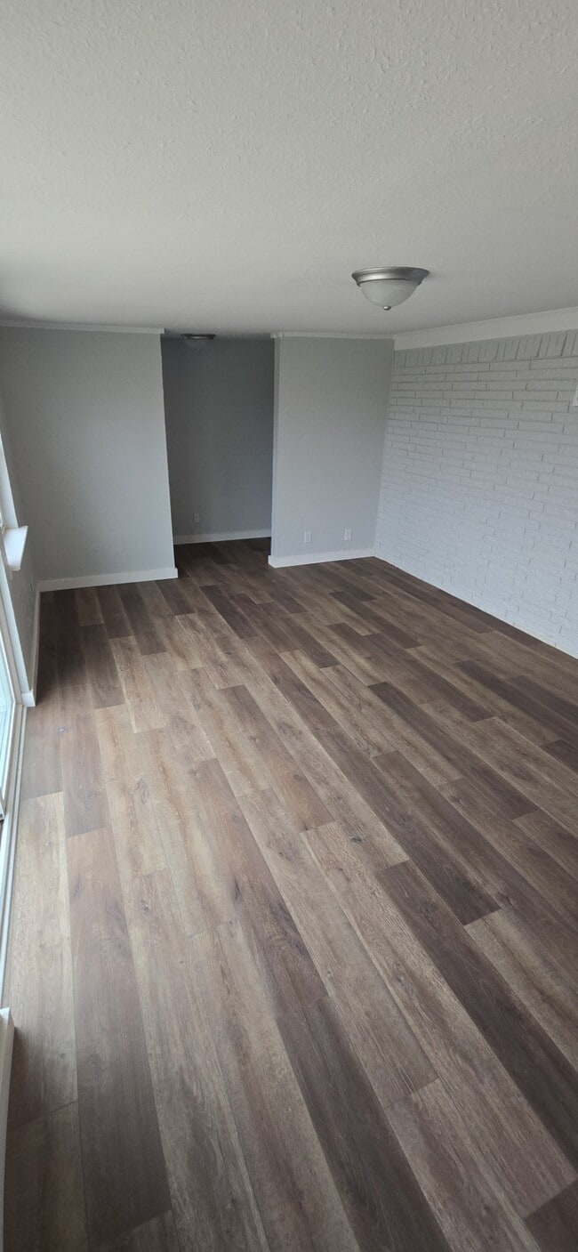 Building Photo - 909 Van Horn St