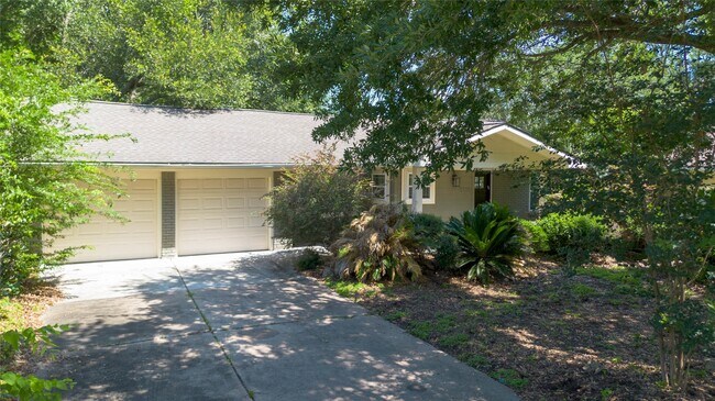 Building Photo - 5338 Creekbend Dr